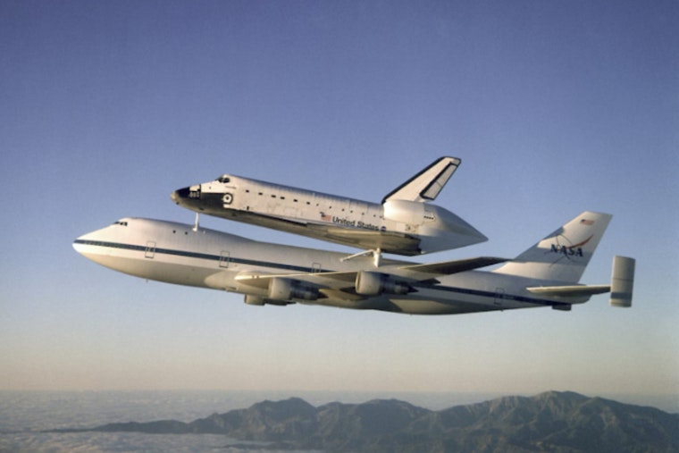 Texas Senators Champion Bill to Relocate Space Shuttle Discovery to Houston's Johnson Space Center