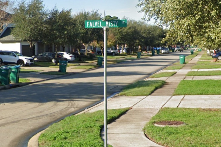 Three Juveniles Detained Following Collision with Tree in Harris County, Fourth Suspect Sought