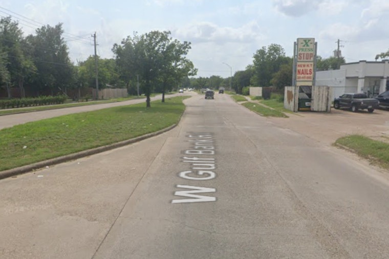 Giant Spool Causes Traffic Havoc on Houston's East Freeway During Rush Hour