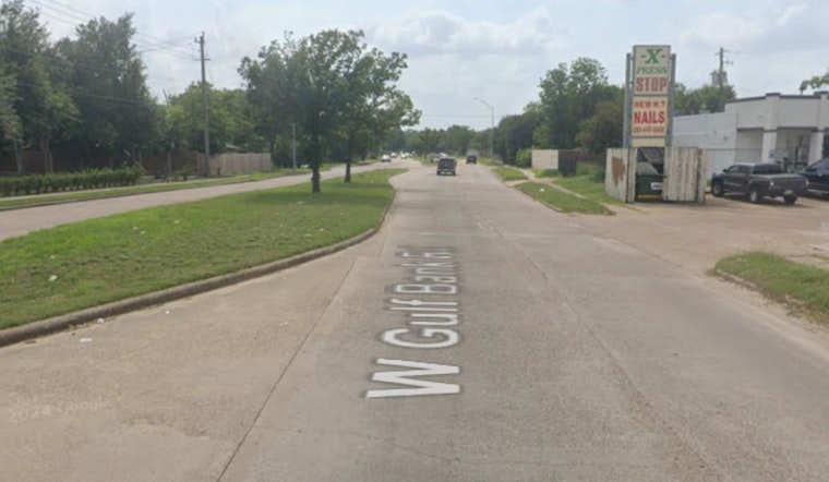 Giant Spool Causes Traffic Havoc on Houston's East Freeway During Rush Hour
