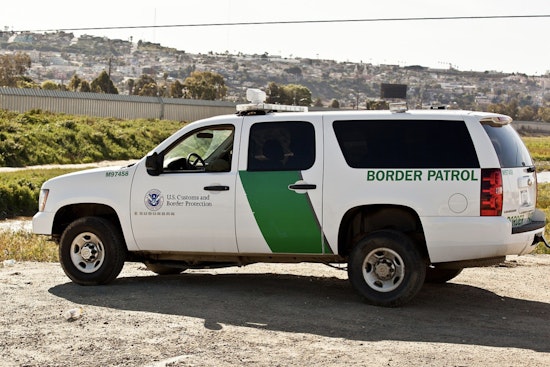 U.S. Border Patrol in Laredo Stops Human Smuggling Attempt, Detains 5 at I-35 Checkpoint