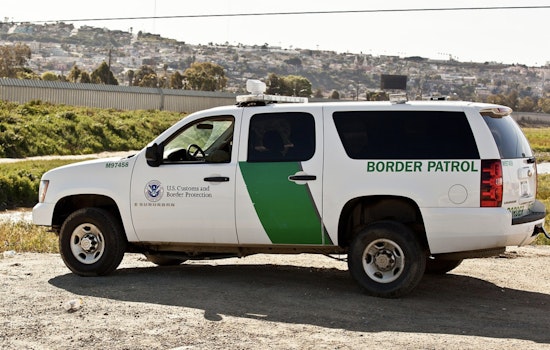 U.S. Border Patrol in Laredo Stops Human Smuggling Attempt, Detains 5 at I-35 Checkpoint