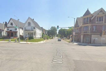 2 Milwaukee Officers and Teen Injured in Non-Fatal Crash at 27th and Locust