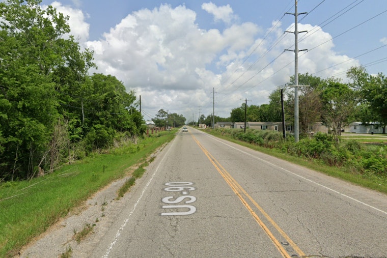22-Year-Old Man Dies after Crashing into Tree near Highway 90 in San Antonio