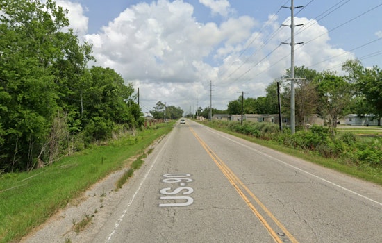 22-Year-Old Man Dies after Crashing into Tree near Highway 90 in San Antonio