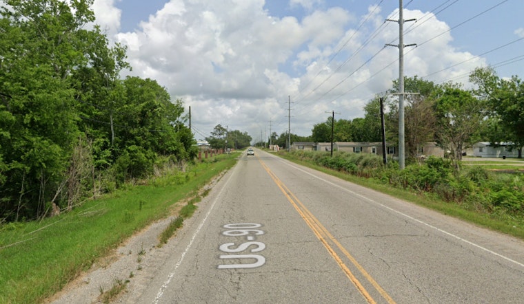 22-Year-Old Man Dies after Crashing into Tree near Highway 90 in San Antonio