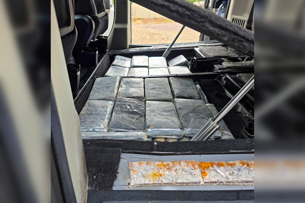 Arizona State Troopers Seize Over 900 Pounds of Narcotics in One Week Amid Crackdown on Drug Trafficking