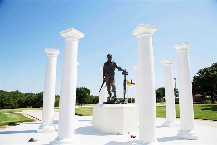 Arlington Prepares for Solemn Memorial Day Service Honoring Fallen Heroes at Veterans Park