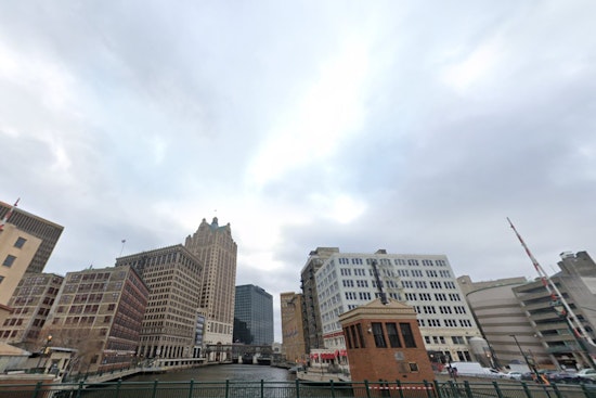 Brisk Winds and Showers Expected in Milwaukee Before Warmer Weather Arrives, Says NWS