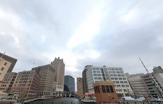 Brisk Winds and Showers Expected in Milwaukee Before Warmer Weather Arrives, Says NWS