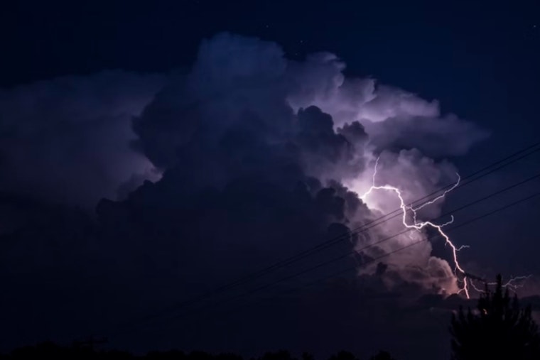 Charlotte Braces for Showers and Thunderstorms Today, Warm Weekend Ahead