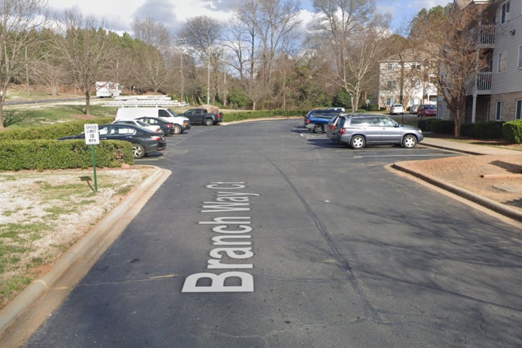Charlotte Police Investigate Fatal Shooting in Steele Creek Area, Victim Pronounced Dead at Scene