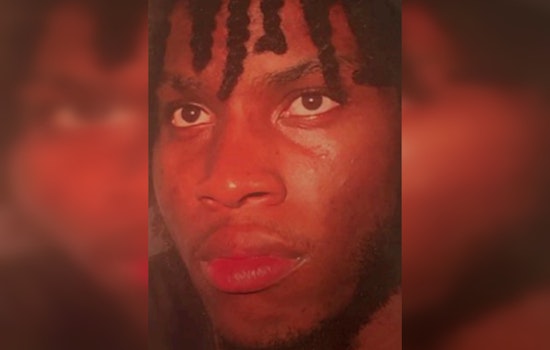 Chicago Police Seek Public's Help in Locating Missing Man Maliq Hines-Hakande Last Seen on Division Street