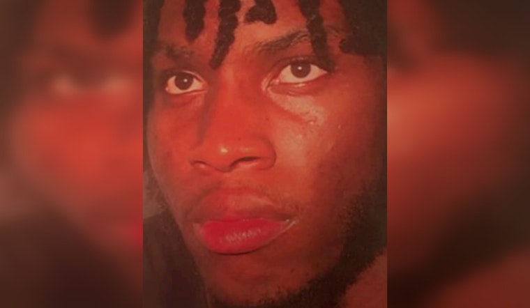 Chicago Police Seek Public's Help in Locating Missing Man Maliq Hines-Hakande Last Seen on Division Street