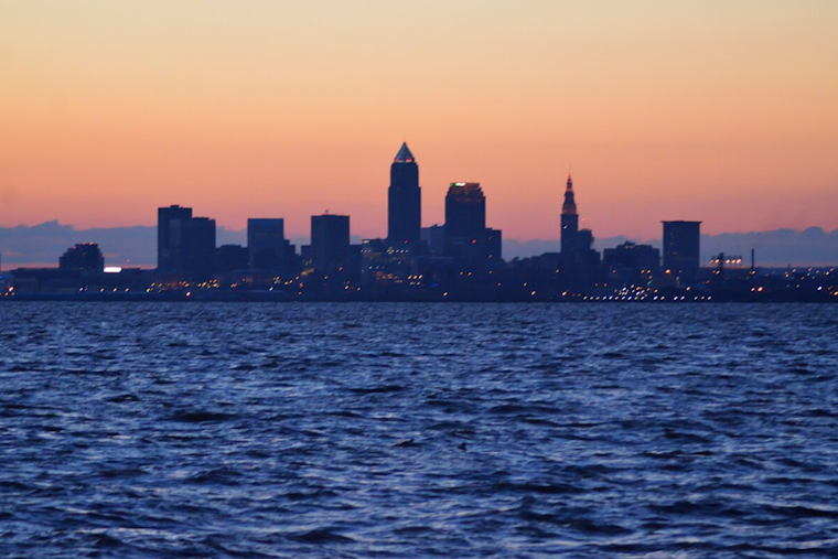 Cleveland Braces for Gusty Winds and Cooler Temperatures as Cold Front Moves In, NWS Cleveland Advises