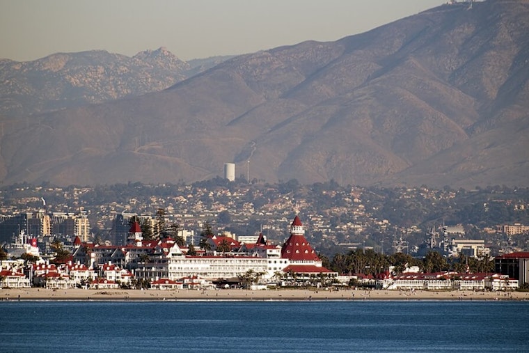 Coronado Closes Western Shoreline Amid Memorial Day Festivities Due to Sewage Pollution