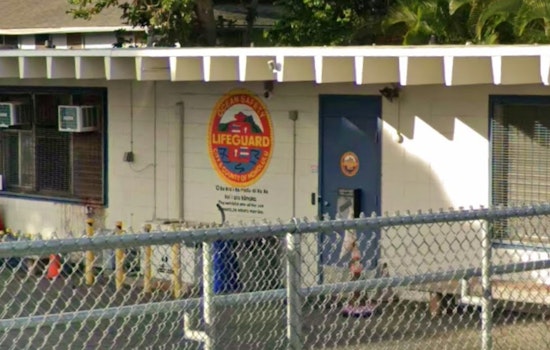 Distressed Boater and Passengers Rescued Near Mokulua Islands by Honolulu Fire Dept and Ocean Safety