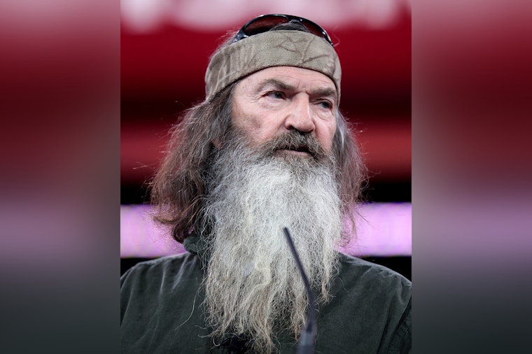 "Duck Dynasty" Patriarch Phil Robertson Dies at 79, Family Mourns Loss of Stoic Faith Figure