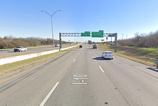 Fatal Solo Vehicle Crash on Interstate 10 Near San Antonio Claims Driver's Life