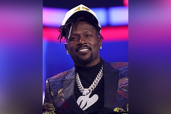 Former NFL Star Antonio Brown Involved in Miami Boxing Event Disturbance, No Arrests Made Despite Gunshot Reports