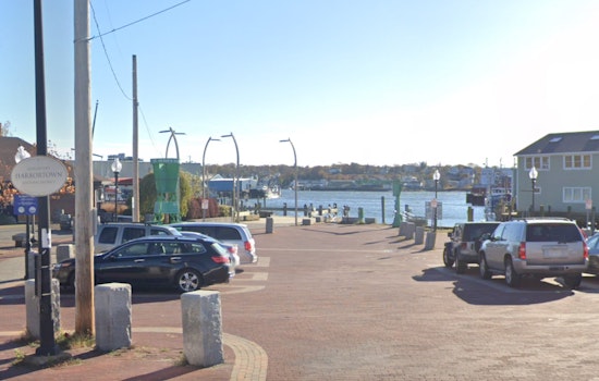 Heroic Efforts by Off-Duty Firefighters and Locals Save Three from Submerged Car in Gloucester Harbor Cove