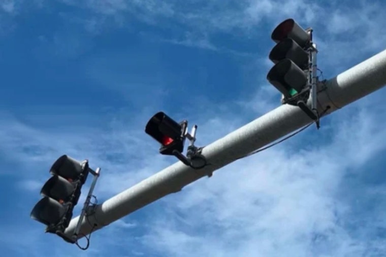 Hillsborough County Expands Lifesaving Solar-Powered Beacon System for Power Outages at Intersections