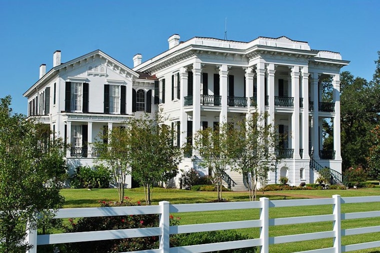 Historic Nottoway Plantation in Louisiana Reduced to Ruins by Devastating Fire