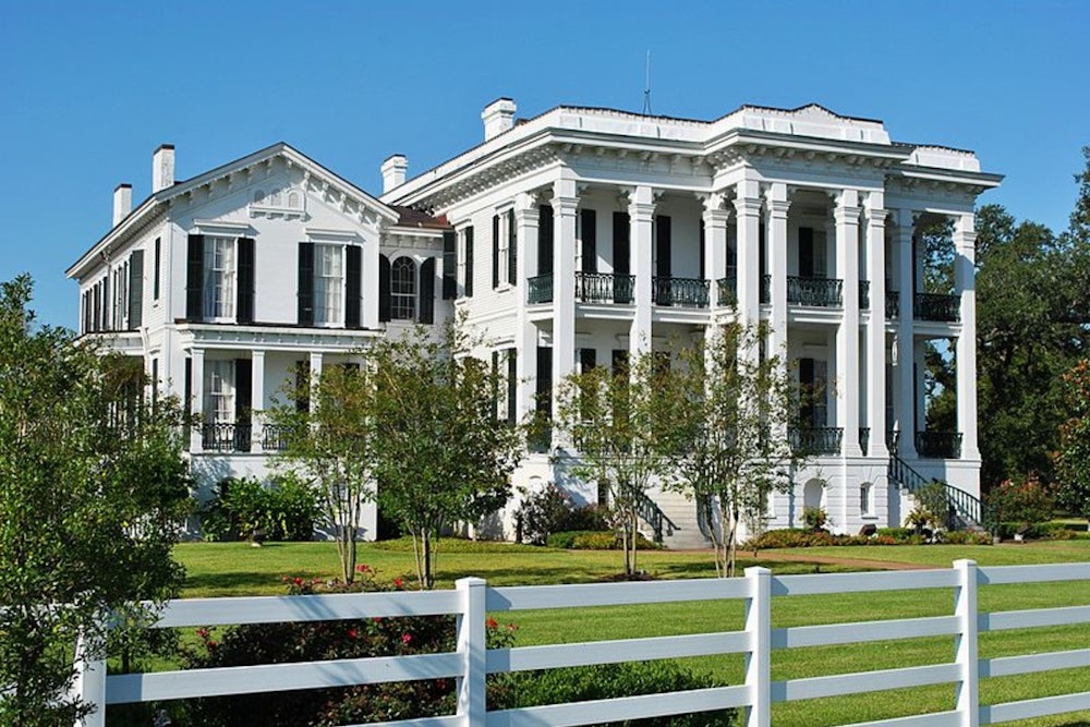 Historic Nottoway Plantation in Louisiana Reduced to Ruins by Devastating Fire