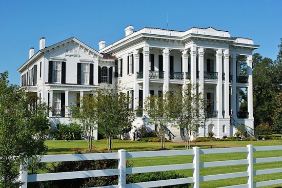 Historic Nottoway Plantation in Louisiana Reduced to Ruins by Devastating Fire