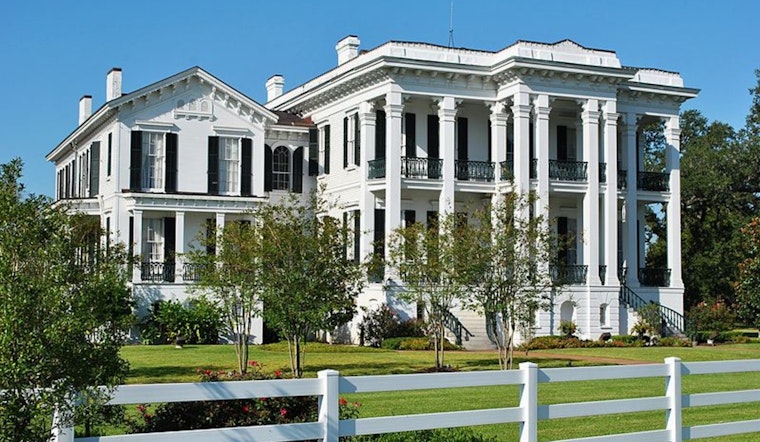 Historic Nottoway Plantation in Louisiana Reduced to Ruins by Devastating Fire