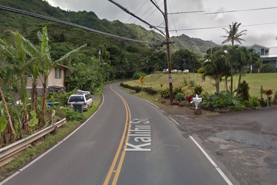 Honolulu Firefighters Swiftly Extinguish Kalihi Residential Blaze, Resident Rescued from Rooftop