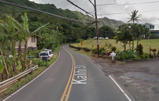 Honolulu Firefighters Swiftly Extinguish Kalihi Residential Blaze, Resident Rescued from Rooftop