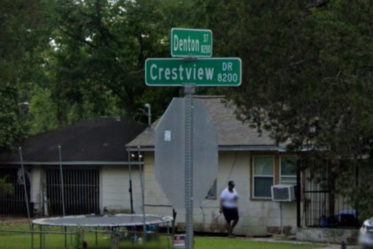 Houston Police Investigate Fatal Stabbing on Crestview Drive, Suspect at Large