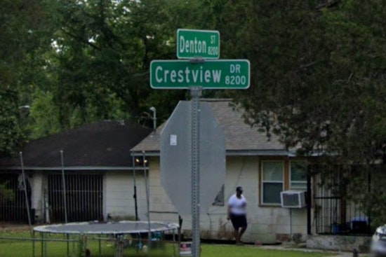 Houston Police Investigate Fatal Stabbing on Crestview Drive, Suspect at Large