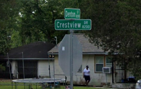 Houston Police Investigate Fatal Stabbing on Crestview Drive, Suspect at Large