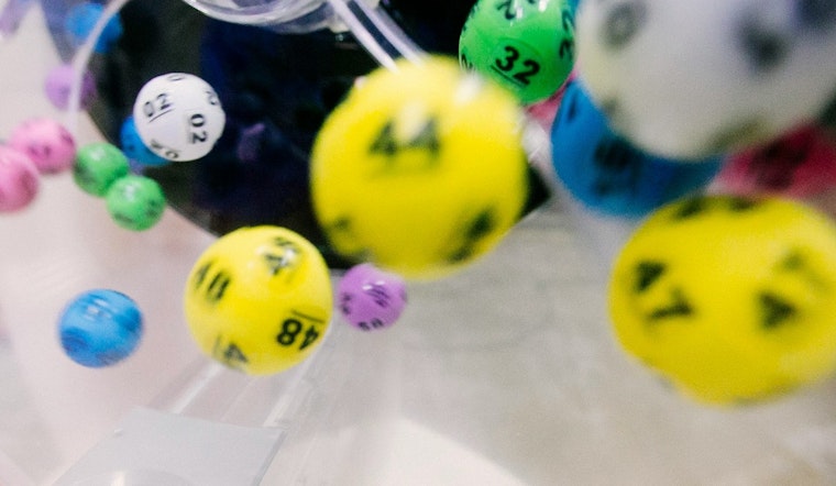 Illinois Lottery Player Strikes Gold with $1.3 Million Cash Castle FastPlay Win