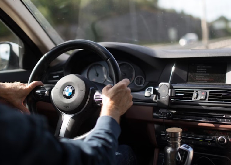 Illinois Senate Approves Bill Easing Driving Test Requirements for Seniors