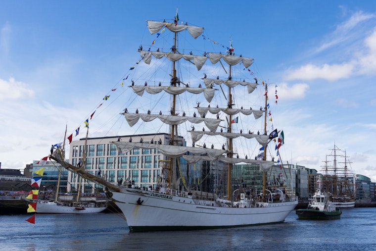 Investigation Underway as Mexican Navy Ship Cuauhtémoc Awaits Repair Post-Collision with Brooklyn Bridge