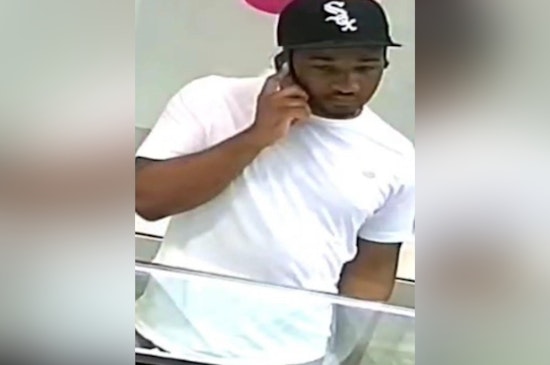 Jacksonville Sheriff's Office Seeks Suspect in $10,000 Jewelry Heist at the Avenues