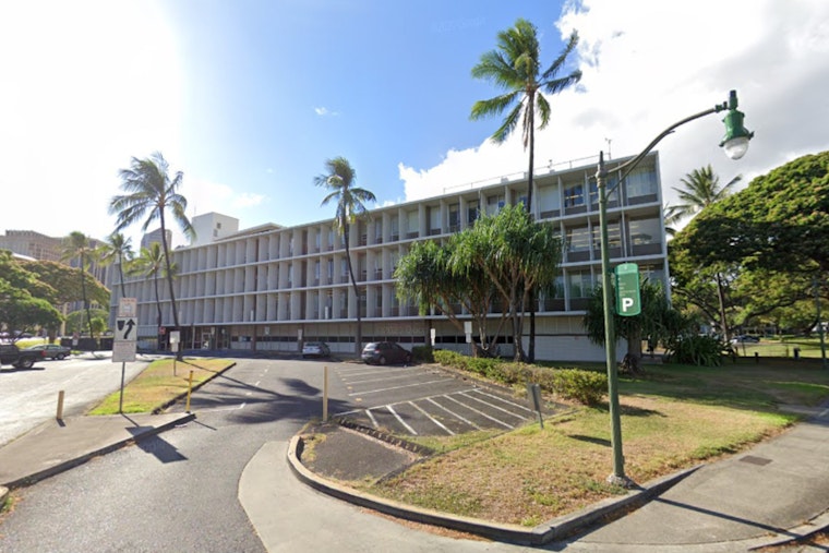 Kailua-Kona's Jade Palace Two Shut Down by Health Authorities Amid Cockroach Infestation and Multiple Violations