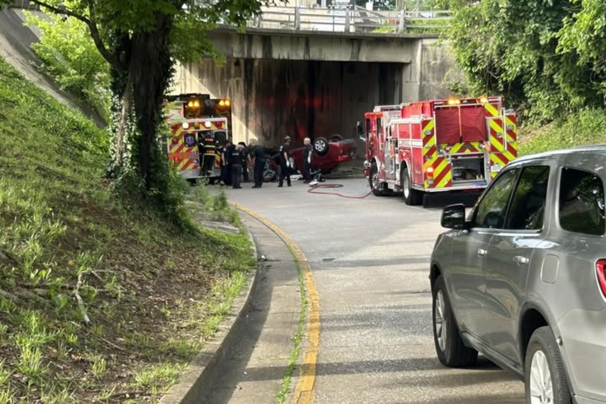 Knoxville Police Investigate Fatal Crash on Broadway Ramp, Woman