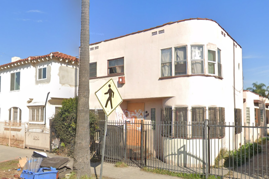 LAFD Extinguishes Apartment Blaze in Vermont-Slauson with No Injuries Reported