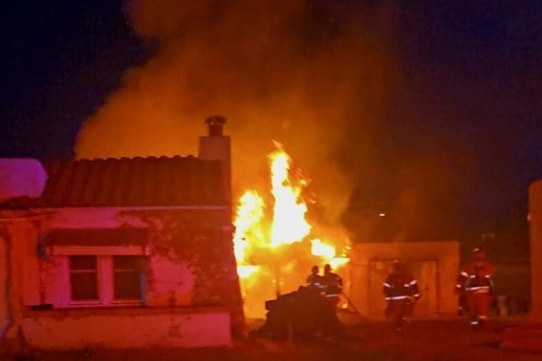 Las Cruces Firefighters Successfully Douse Garage Blaze on Greening Avenue, No Injuries Reported