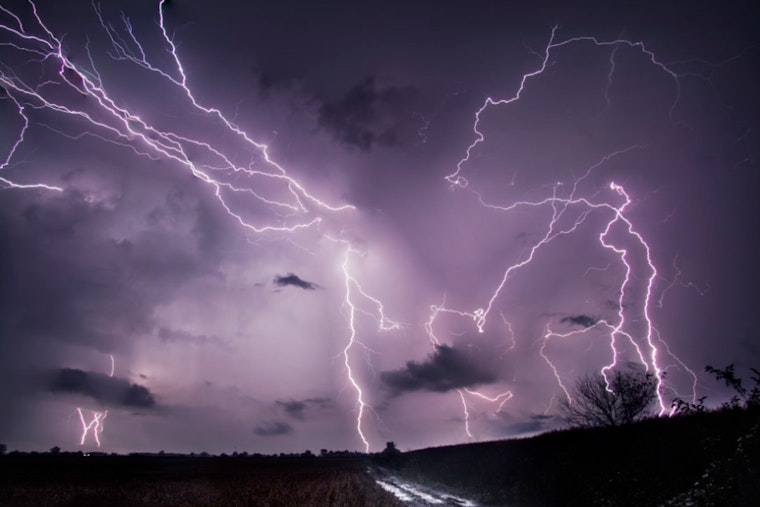 Las Vegas Braces for Weekend Weather Turmoil: Wind Advisory, Thunderstorms, and Temperature Drop Imminent