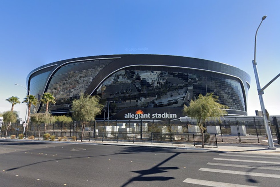 Las Vegas Job Hunters Score Big with Allegiant Stadium's 3,000-Position Staff Draft Ahead of Raiders Season