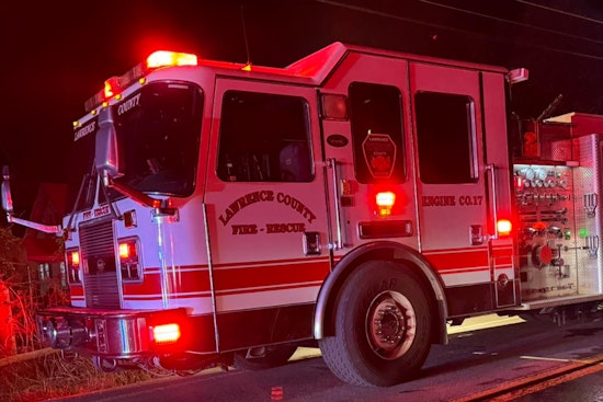 Lawrence County Rescue Team Safely Extracts Individuals from Submerged Vehicle Amid Tennessee Floods