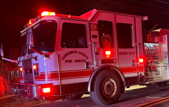 Lawrence County Rescue Team Safely Extracts Individuals from Submerged Vehicle Amid Tennessee Floods