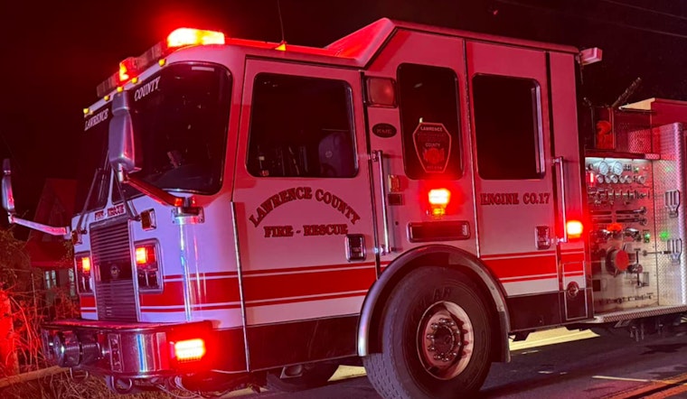 Lawrence County Rescue Team Safely Extracts Individuals from Submerged Vehicle Amid Tennessee Floods