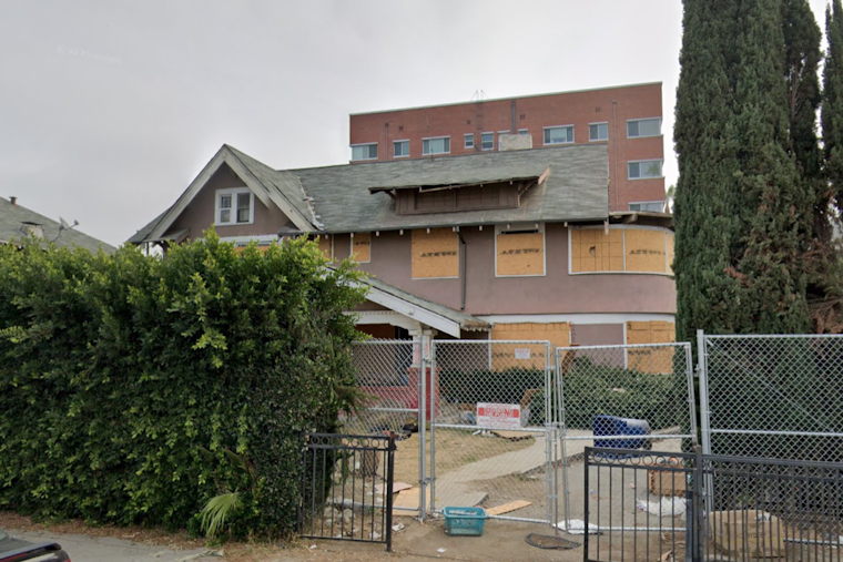 Los Angeles Firefighters Tame Fierce Hollywood House Fire, No Injuries Reported