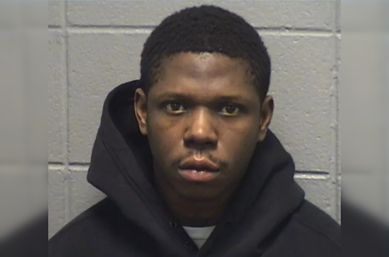 Manhunt Underway for Suspect Richard Donta J. Cotton After Fleeing Cook County Courthouse in Chicago